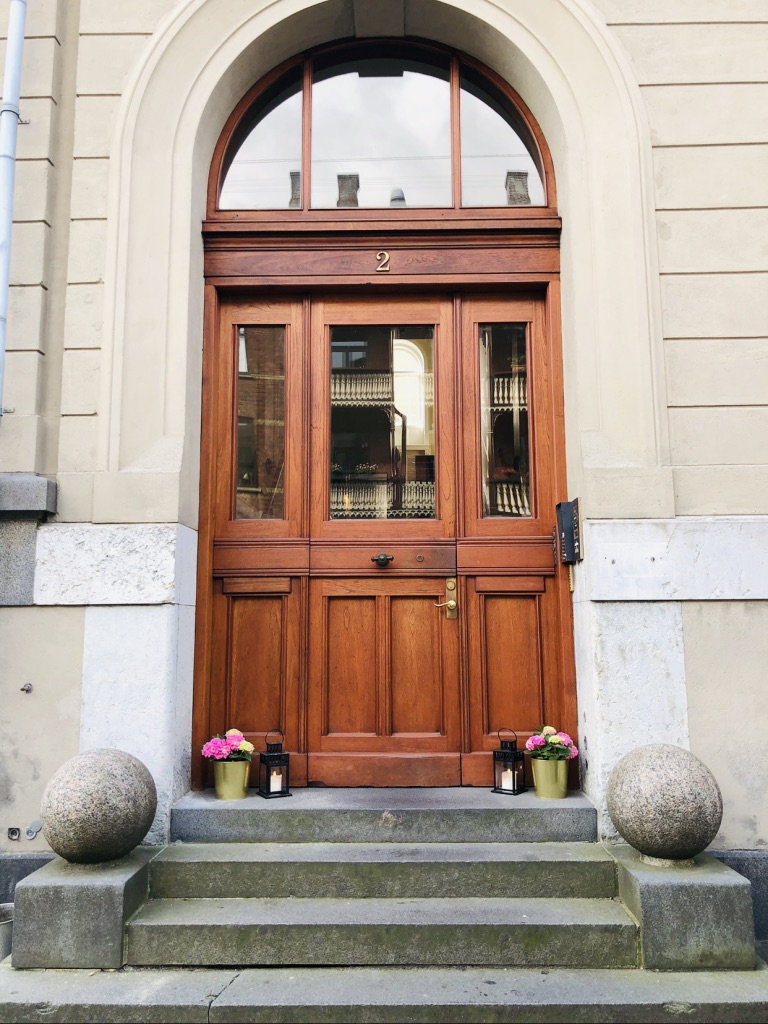 Gadedøren på Suomisvej 2
